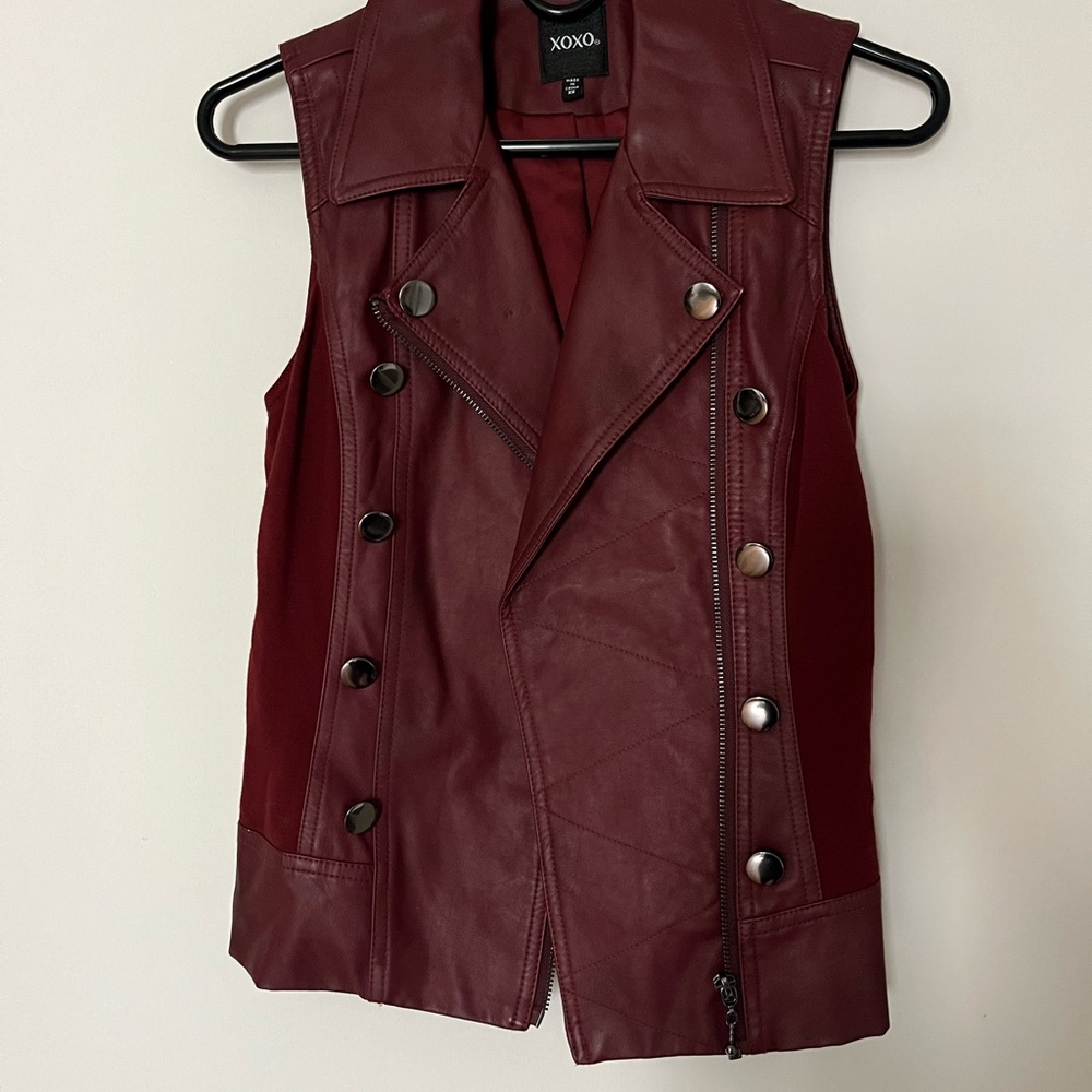 XOXO Women's Burgundy Sleeveless Jacket